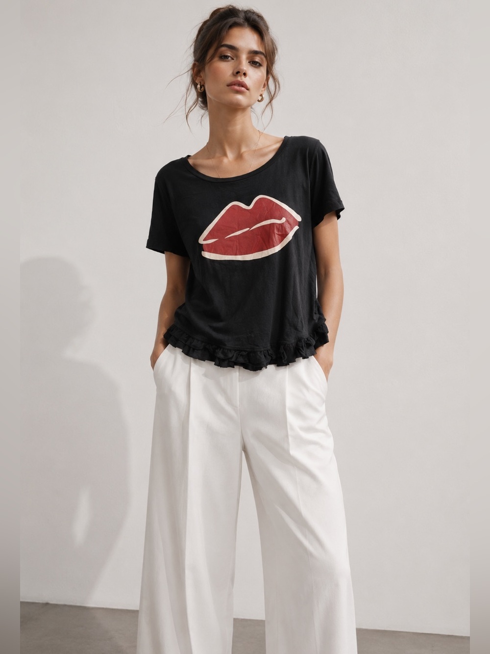 VENUS Black Graphic Tee with Red Lips Print Women’s Size L